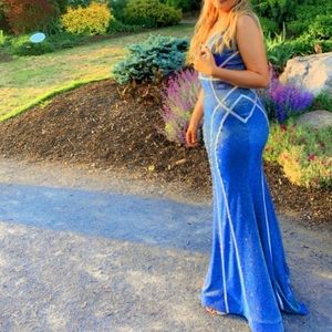 Super flattering prom dress!